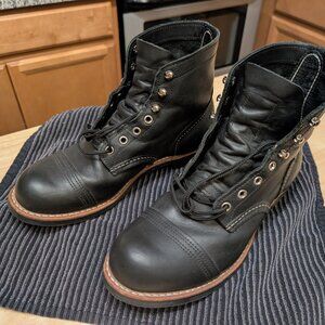 Red Wing Iron Ranger 8084 men's size 8D boots in black harness leather